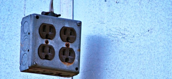 multi outlet plug, blue tint