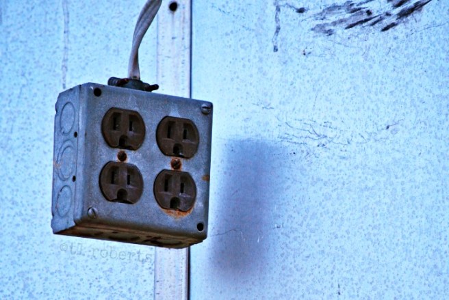 multi outlet plug, blue tint