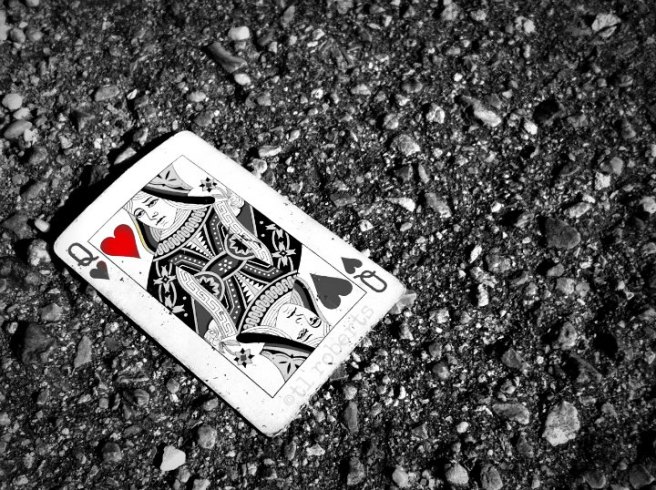 black and white queen hearts focal color